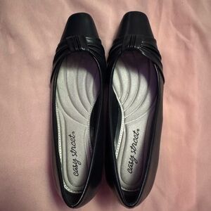 Easy Street Women's Black Loafers